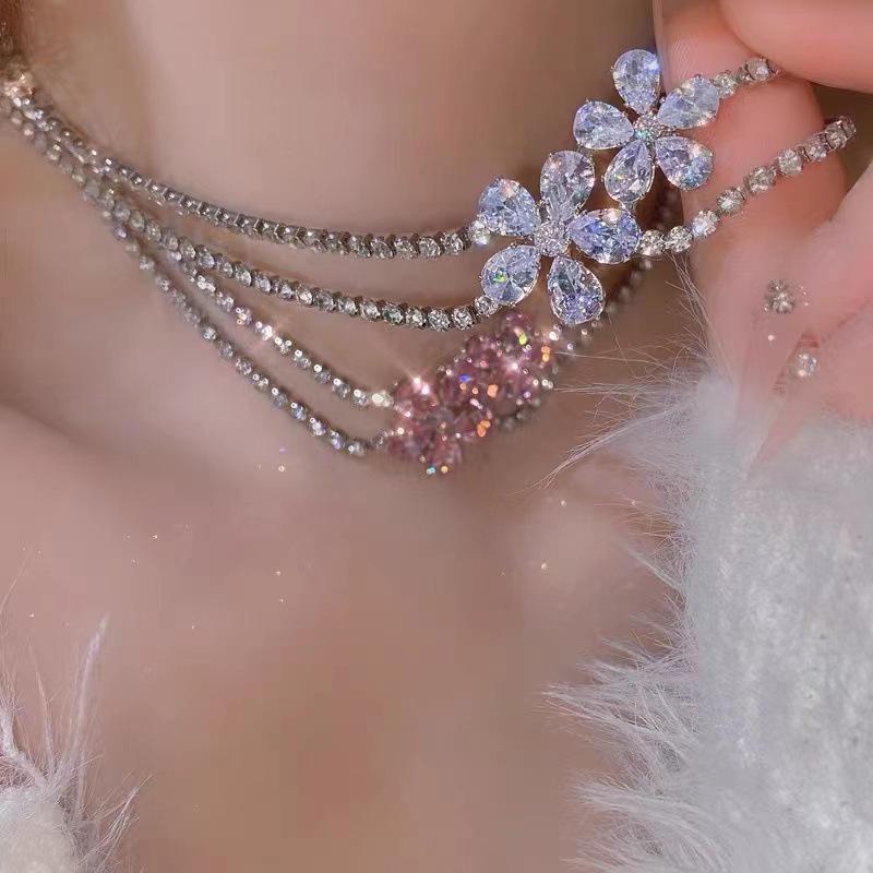 Korean Light Luxury Rhinestone Flower Necklace - Elegant Short Style for a Chic Look