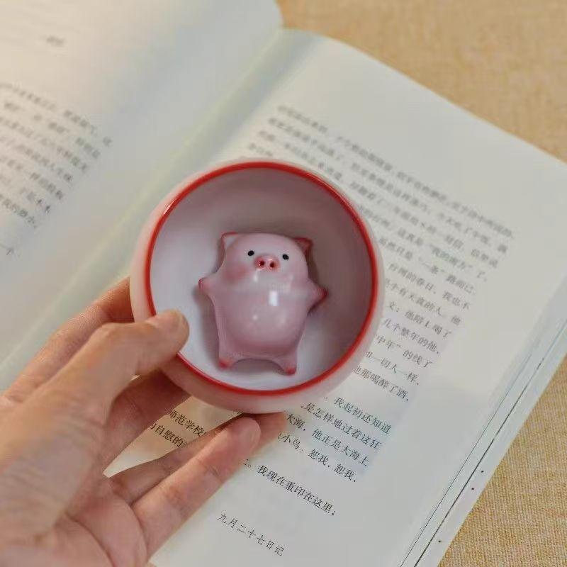 Little Pig Spit Bubbles Under Bottom Funny Teacup Procelain Water Cups Mug Cartoon Ceramic Tea Cup Lying pig blowing bubbles Cup