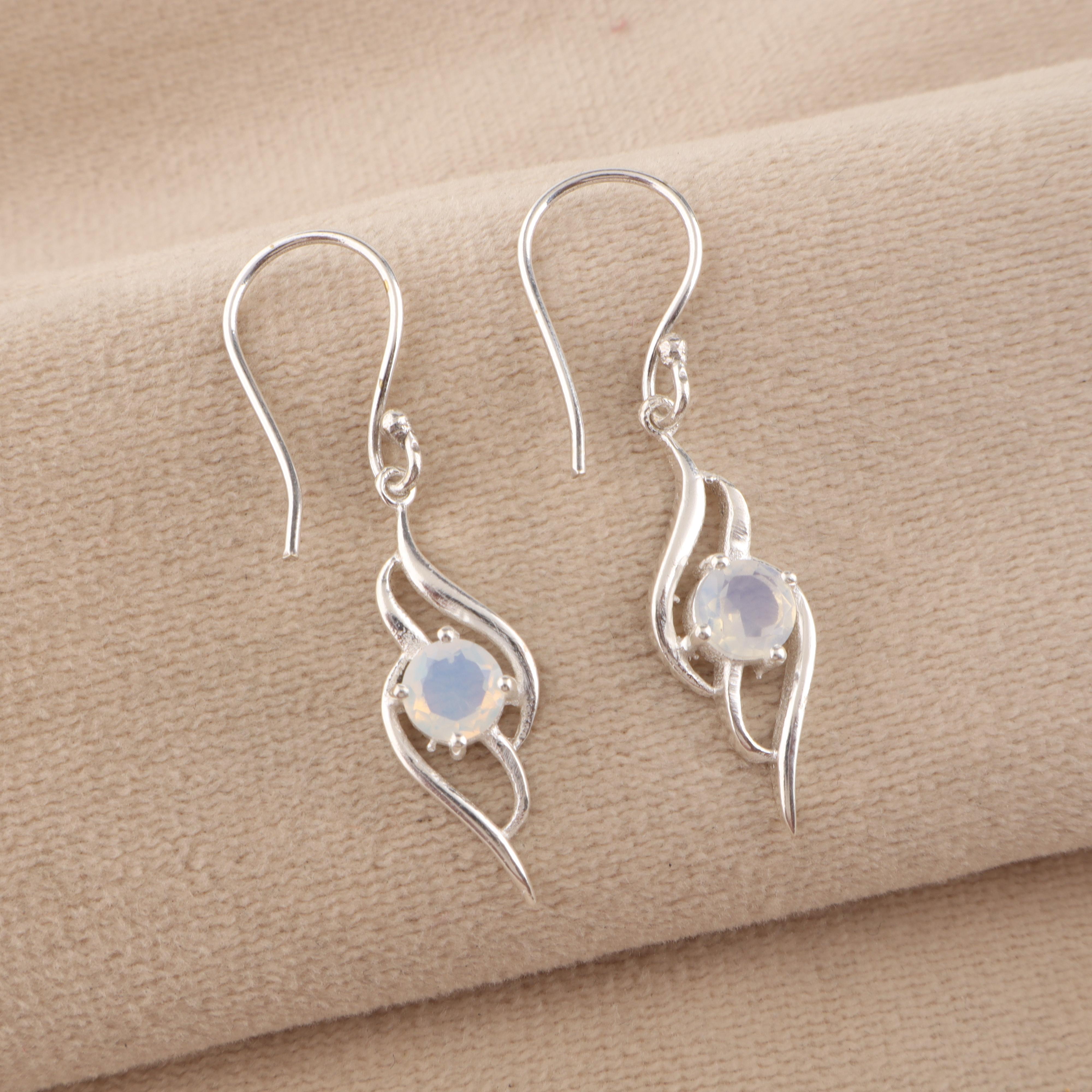 

Натуральный молочный опал Серебряная серьга 1,7 Стерлинговое серебро 925 пробы Женские украшения В подарок на День благодарения CE-22-14