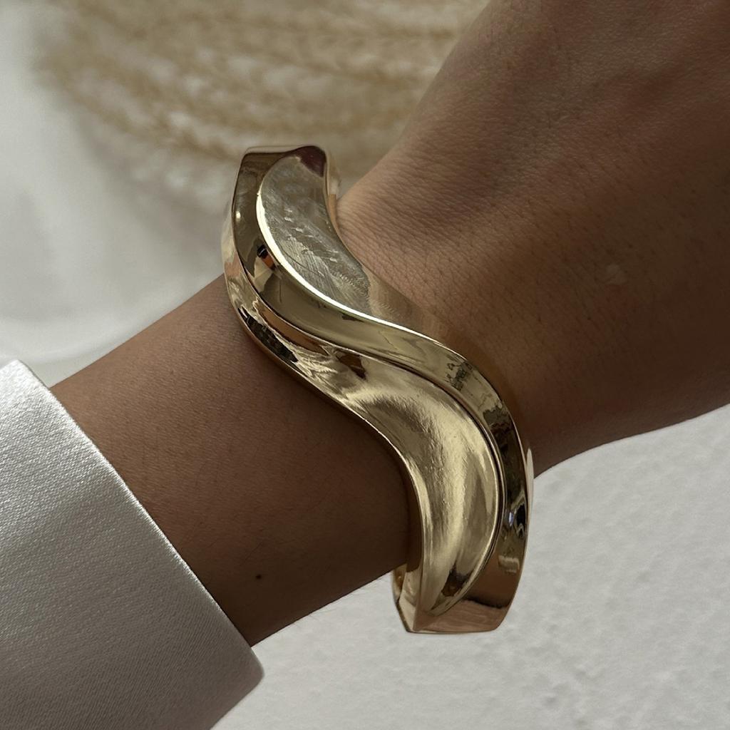 Vintage Metal Wave Twist Smooth Irregular Bracelet for Women Exaggerated Geometric Chunky Cuff Bangle Hip Hop Punk Jewelry