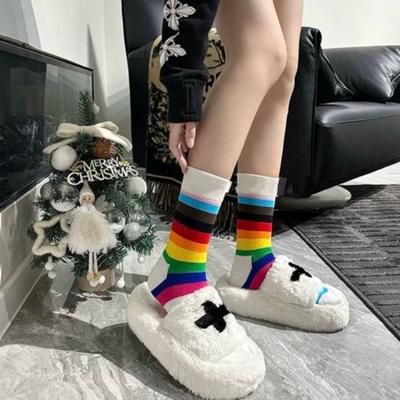 Regenbogen gestreifte Socken für Damen in kontrastierenden Farben, trendige und individualistische Wadenlange Baumwollsocken