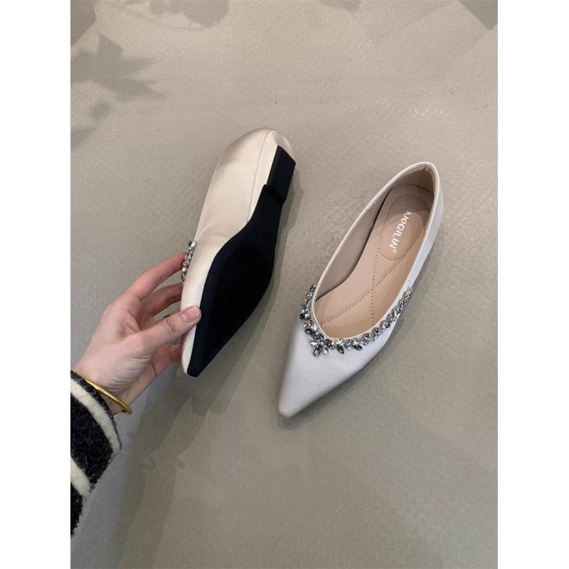 Pointed inner height increase single shoes children's 2025 spring Korean version Xiaoxiangfeng shallow mouth rhinestone soft leather thick sole Doud