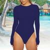 Slip a maniche lunghe con scollo a O. Taglio da donna. Body autunno inverno aderente con fondo attillato
