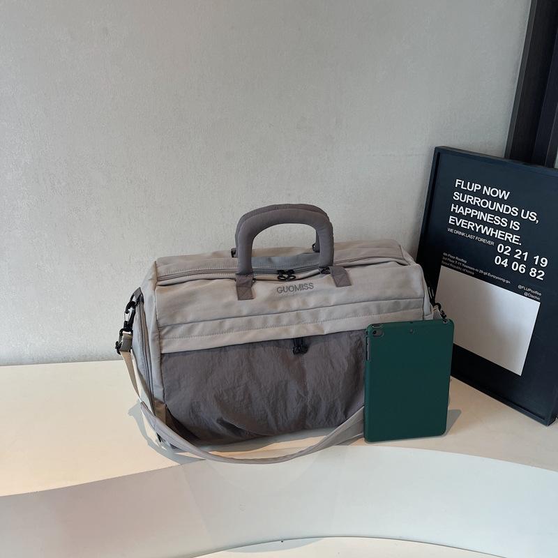 

Large-capacity Travel Bag, Lightweight and Fashionable, Short-distance Travel Dry and Wet Separation Crossbody Fitness Bag сірий колір