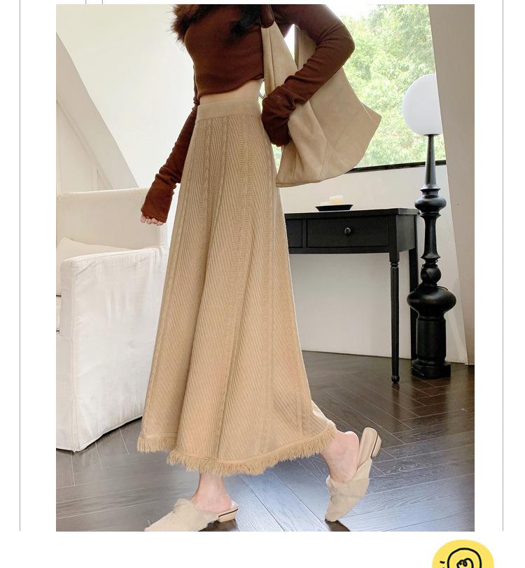 Title: "Elegant Autumn Tassel Knit Skirt - Chic & Artistic Everyday Wear"