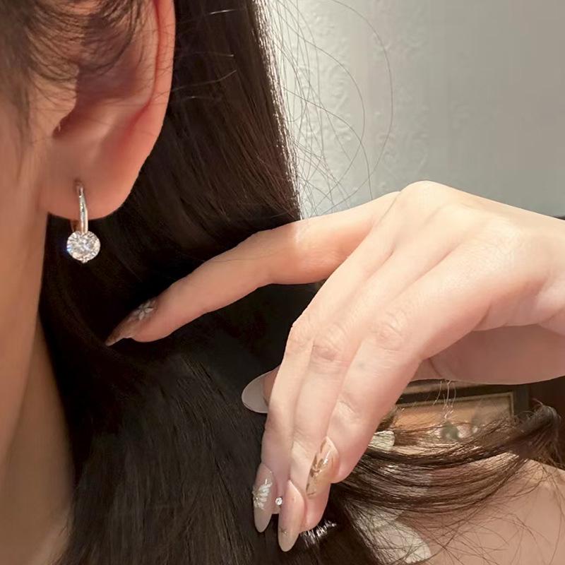 Zhuozhifan S925 Silber Leichter Luxus Diamant Ohrstecker 7.0 - Vielseitig für den täglichen Gebrauch