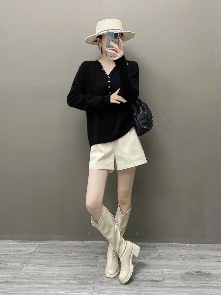 Women's Versatile V-Neck Cashmere Sweater - Loose Fit, Buttoned, Lazy Style Knitwear for Autumn/Winter