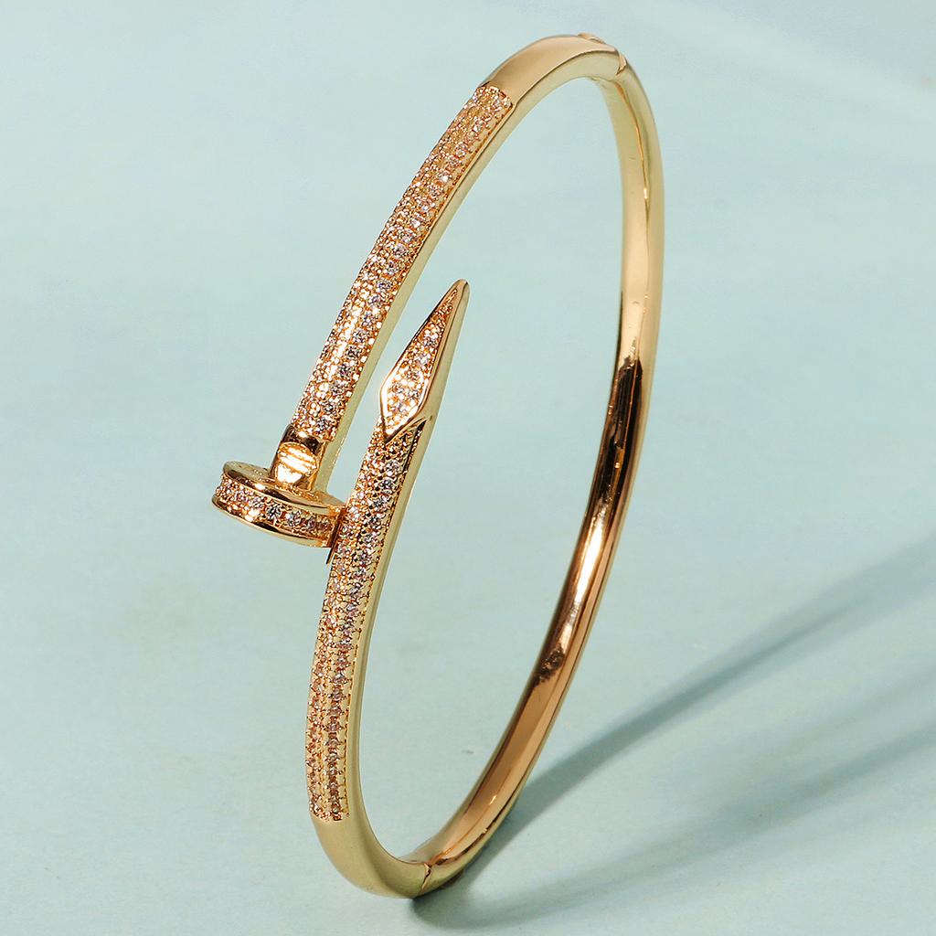 Classic Stainless Steel Woman's Nail Bracelet Europe and the United States Popular Bracelets Sparkling Zircon Bangle As A Gift