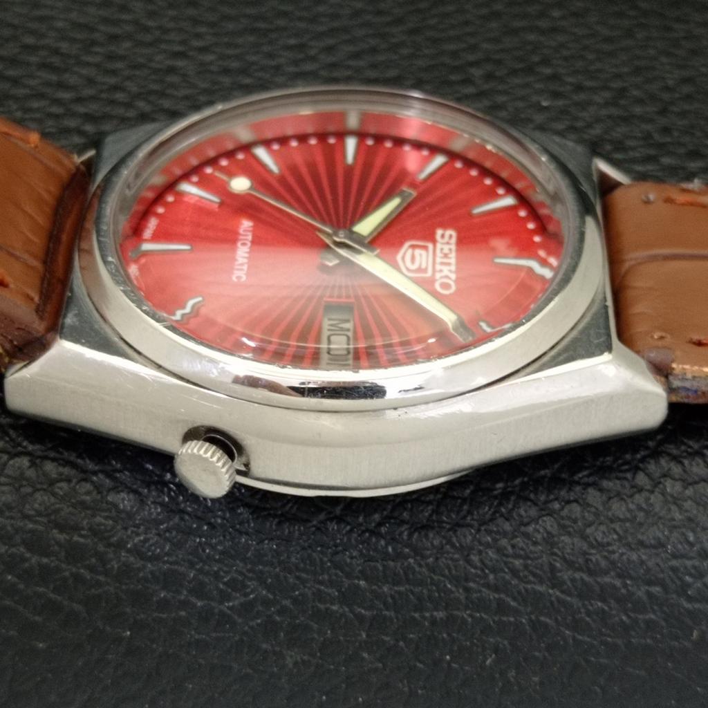 JAPAN 7009A VINTAGE SEIKO 5 AUTOMATIC MENS RED COLOR DIAL WATCH a701387-5 R206a-a701387