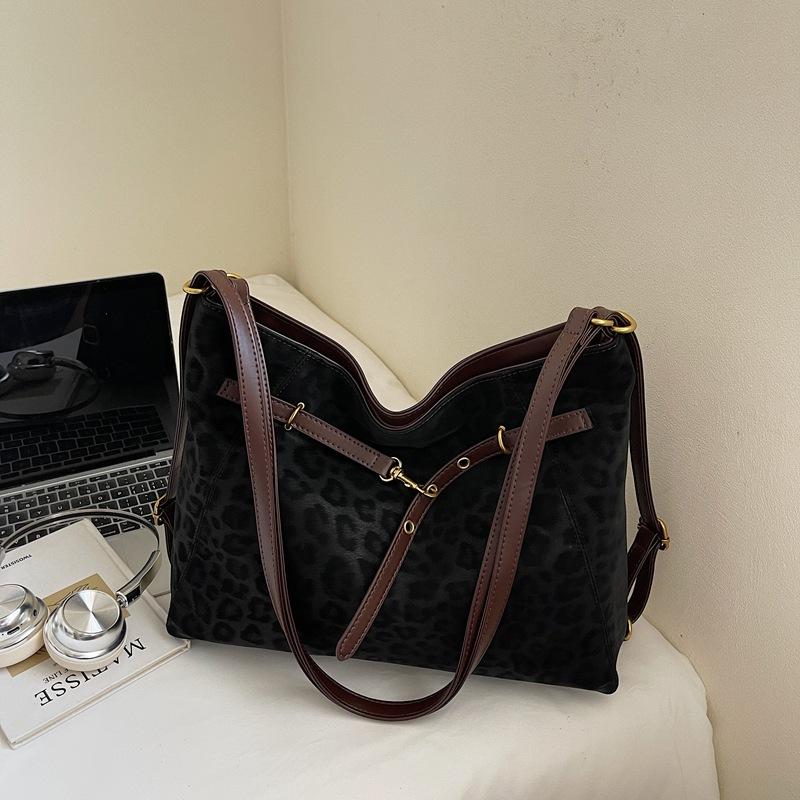 Large-capacity Retro Tote Bag for Women 2025 Autumn New Trendy High-value Commuter Crossbody Backpack for Women