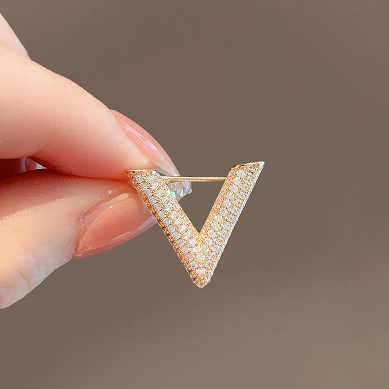 V-shaped Rhinestone Small Brooch Women's Summer Anti-exposure Buckle To Secure Clothes Exquisite Corsage Personalized Brooch