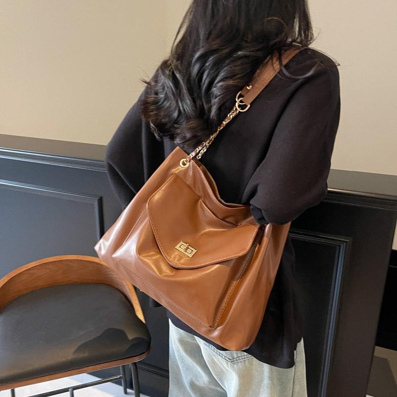 Large-capacity bag women's winter new leisure chain shoulder messenger bag simple class commuter tote bag