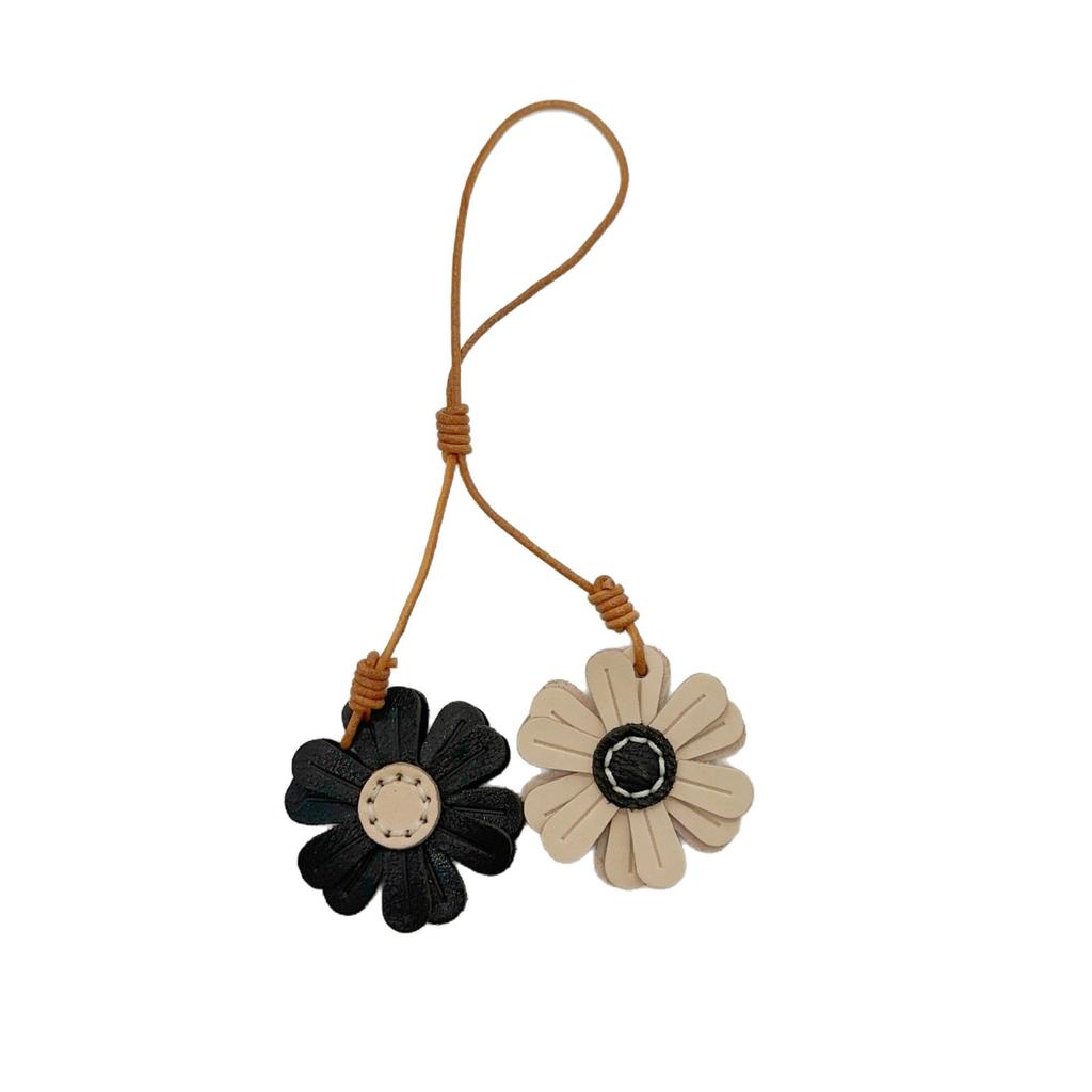 Creative Tanned Leather Small Daisy Sweet Handmade Keychain Bag Pendant Bag Hanging Jewelry Keychain