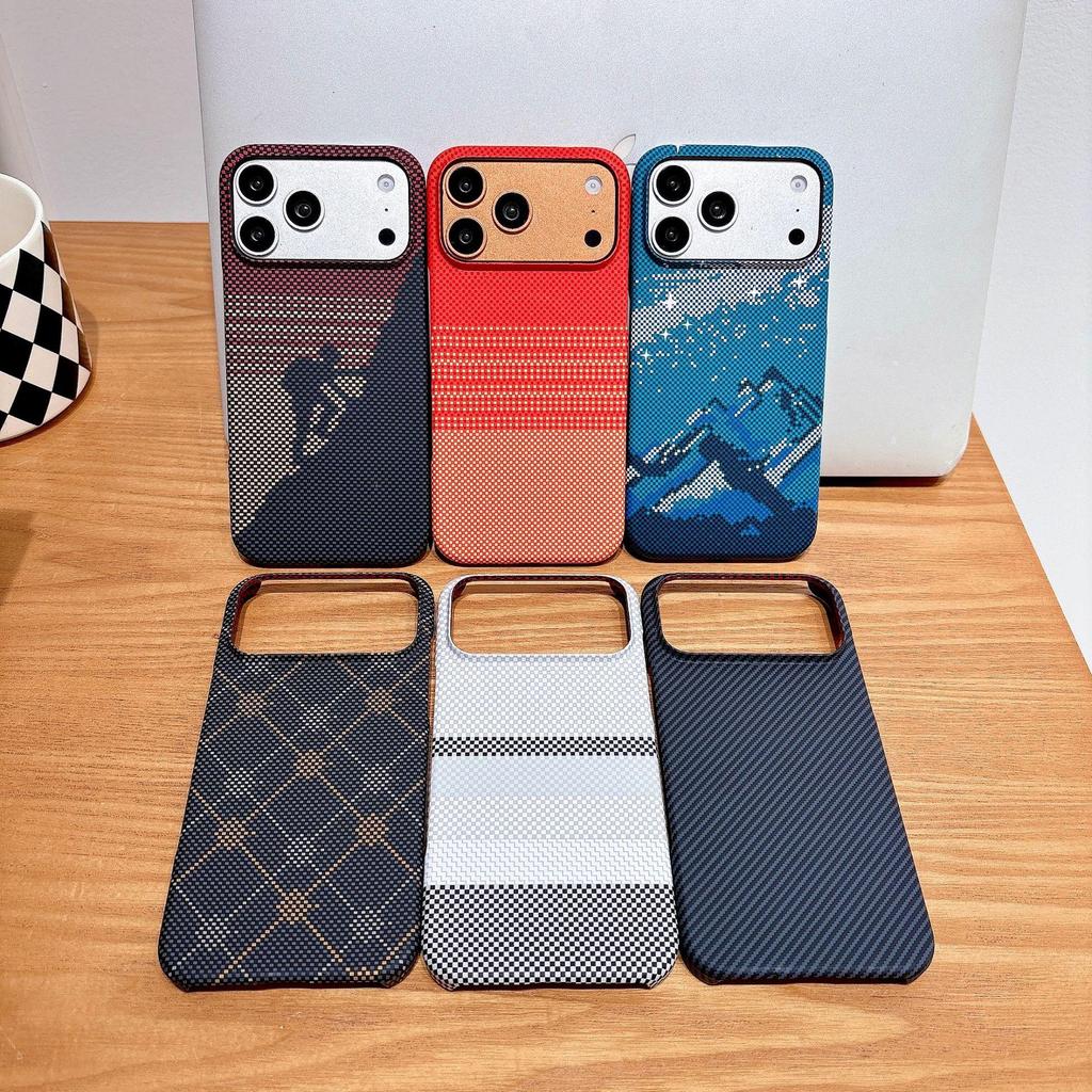 Matte Magnetic Carbon Fiber Phone Case for iPhone 17 Pro Max - Half-Wrapped Plaid, Protective Cover