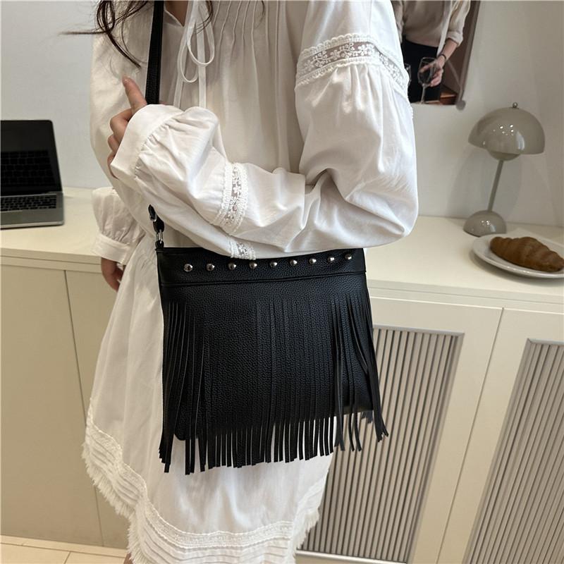2025 new European and American trend bag fashion soft leather rivet fringed bag single shoulder oblique span bag big women's bag