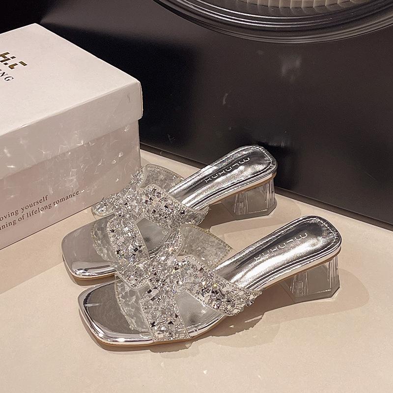 Xiaoxiangfeng temperament beautiful sandals woman summer 2025 new fairy fashion rhinestone outer wear medium heel slippers woman