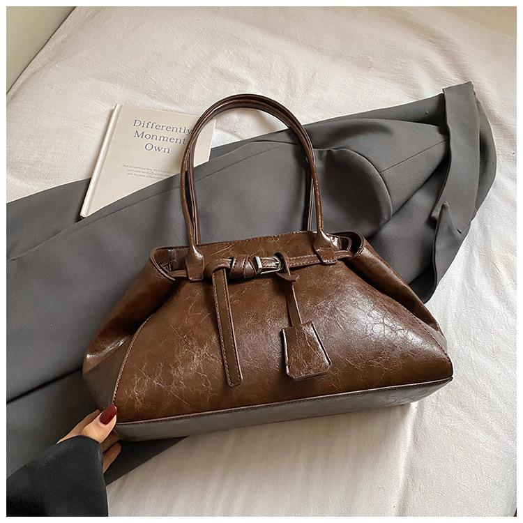 

Retro oil wax leather commuter underarm bag women s 2025 new high-end large-capacity tote bag fashionable shoulder bag коричневий