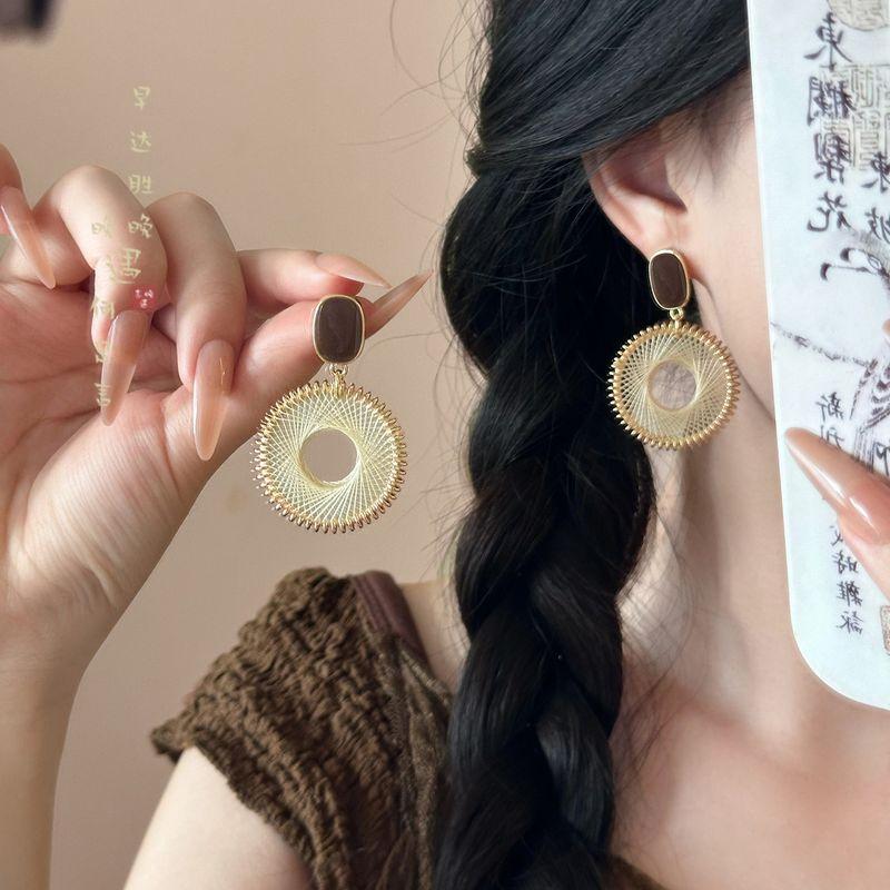 

Zhong Chuxi Same Style White Woven Earrings for Women Bohemia Ethnic Style Graceful Earrings Seaside Vacation Style Earrings Brown disc braided pendant earrings-Silver Needle