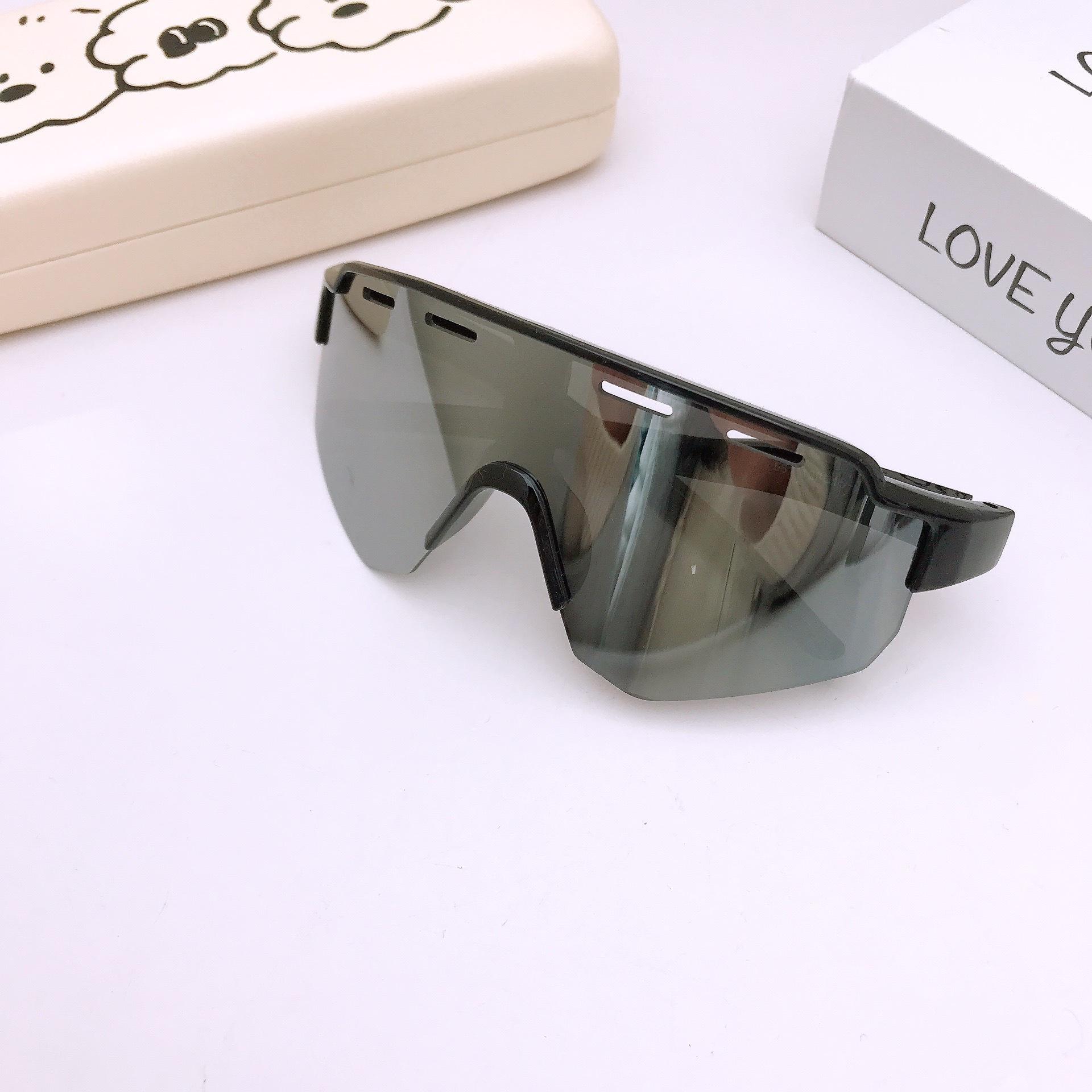 

2025 Riding Windproof Glasses, Boys UV Resistant Cool Sunglasses Children s Sunglasses, Sports Big Frame Skiing Goggles