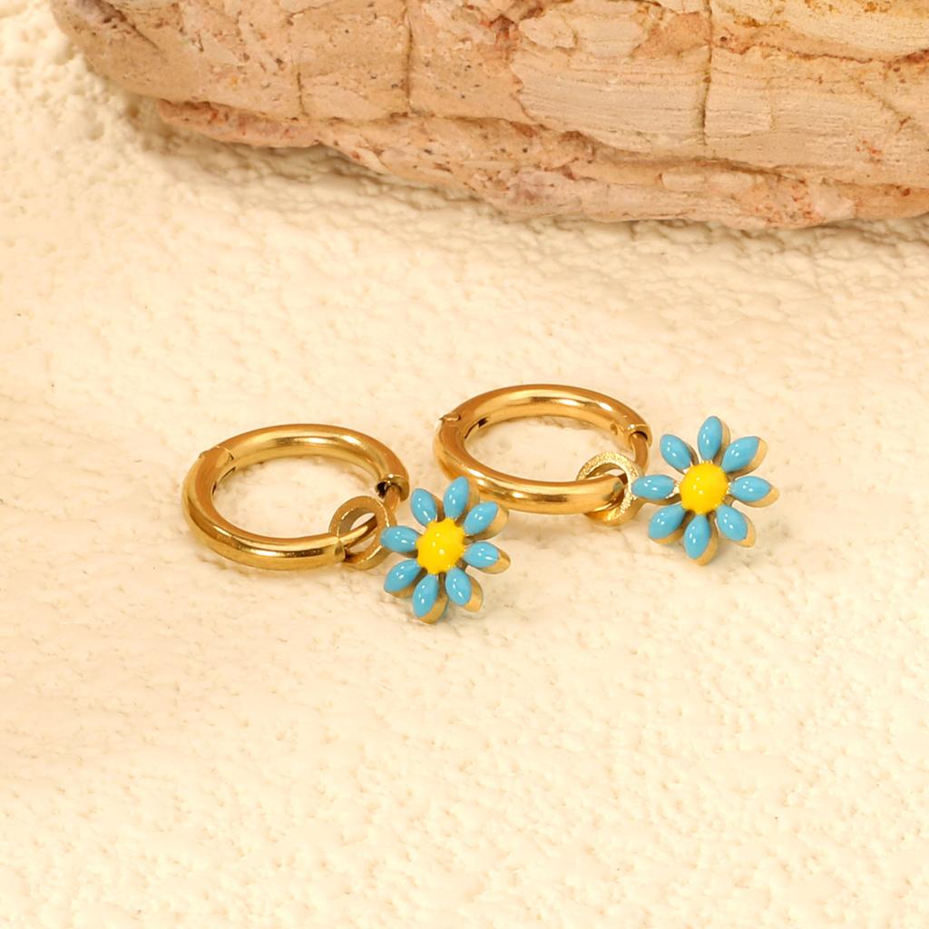 Small daisy earrings, fashionable and simple temperament stainless steel jewelry dripping oil colored small flower women's earrings