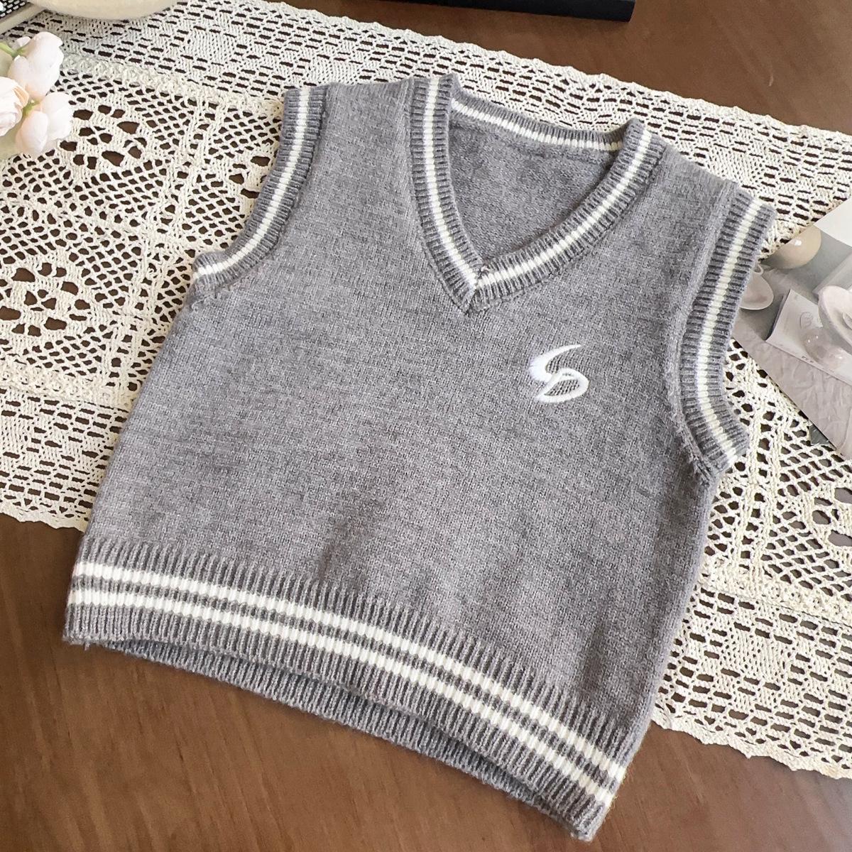 

Girls College Style Sweater Vest & Skirt Set with Tie for Autumn and Spring Size 90