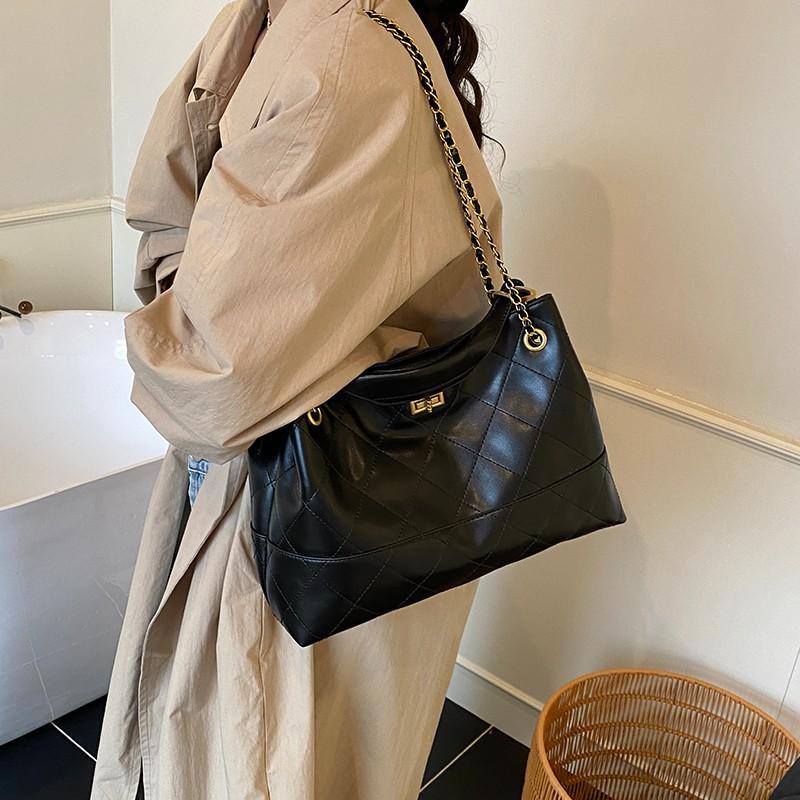 New Niche Rhombus Chain Large-Capacity Commuter Shoulder Messenger Bag Contrasting Color Portable Tote Bag Women