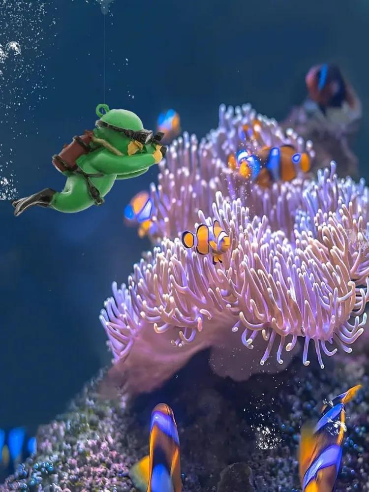 Aquarium Desktop Kleine Fische Tank Dekoration Ornament Taucher Schwimmende Kreative PVC Puppe