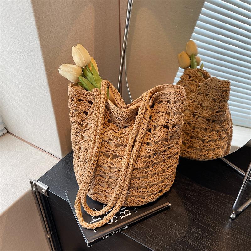 

Large capacity hollow bag women s summer new casual shoulder woven bag seaside vacation beach bag коричневый