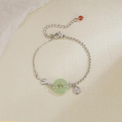 Bracelet boucle de paix en jade Hetian: Design rétro élégant 2023 pour femmes.