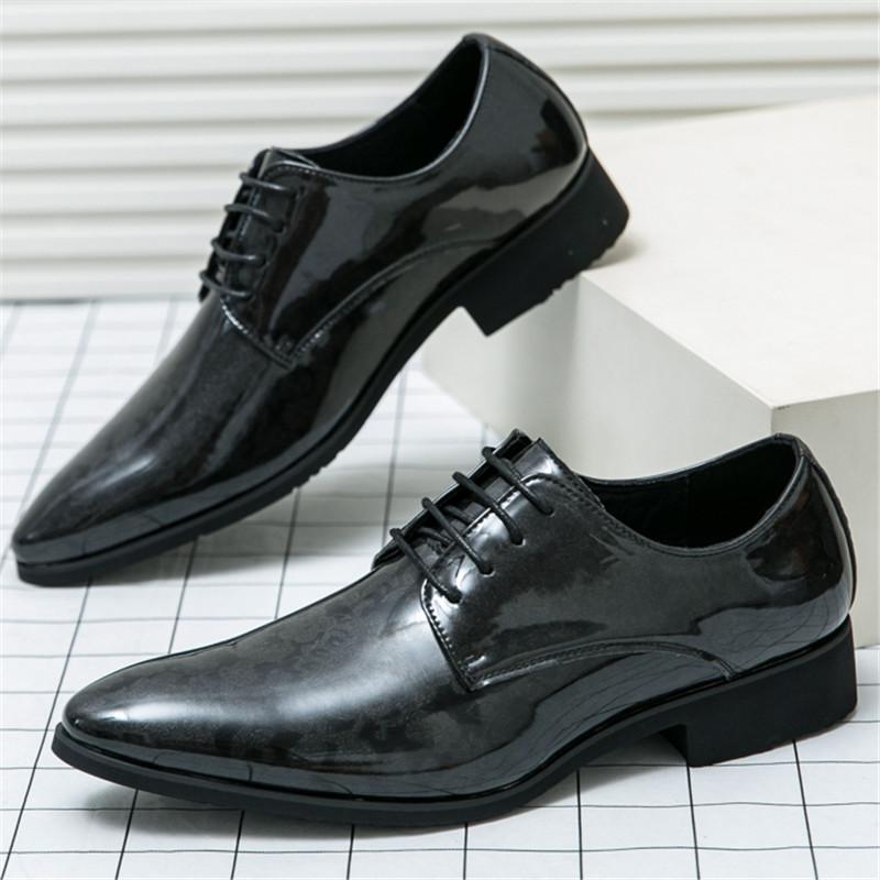 Luxury Fashion New Men's Charm White Lace Up Patent Leather Oxford Shoes Designer Formal Wedding Prom Dress Homecoming Footwear