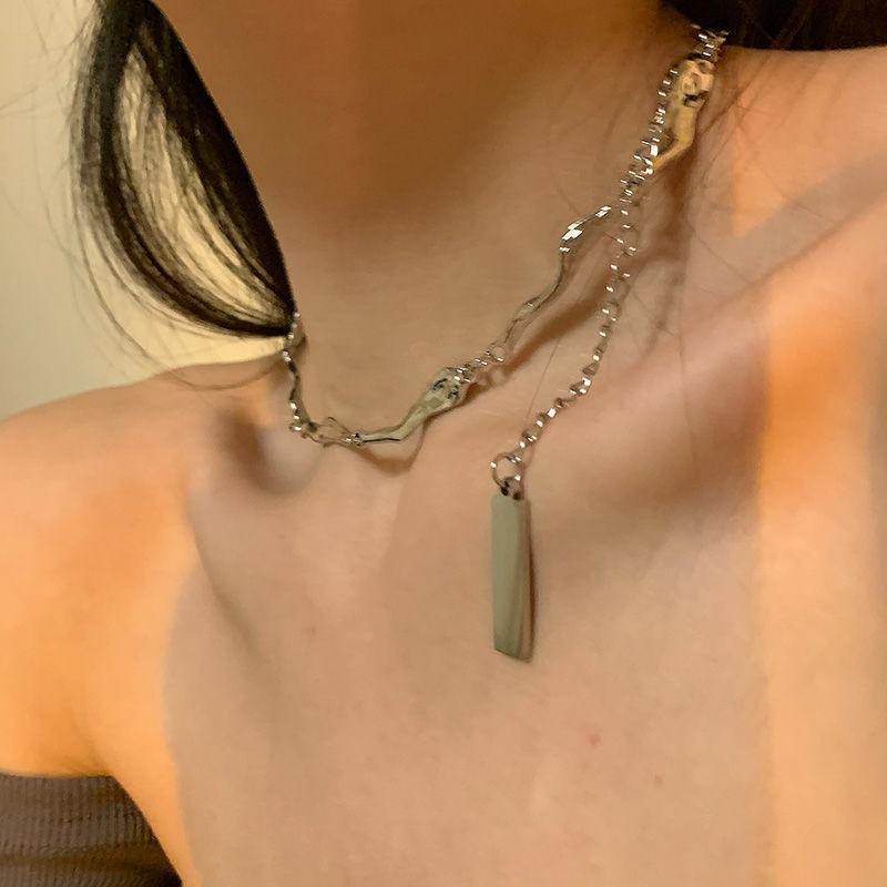 Super beautiful, niche design necklace women's hip-hop simple short temperament collarbone chain new accessories