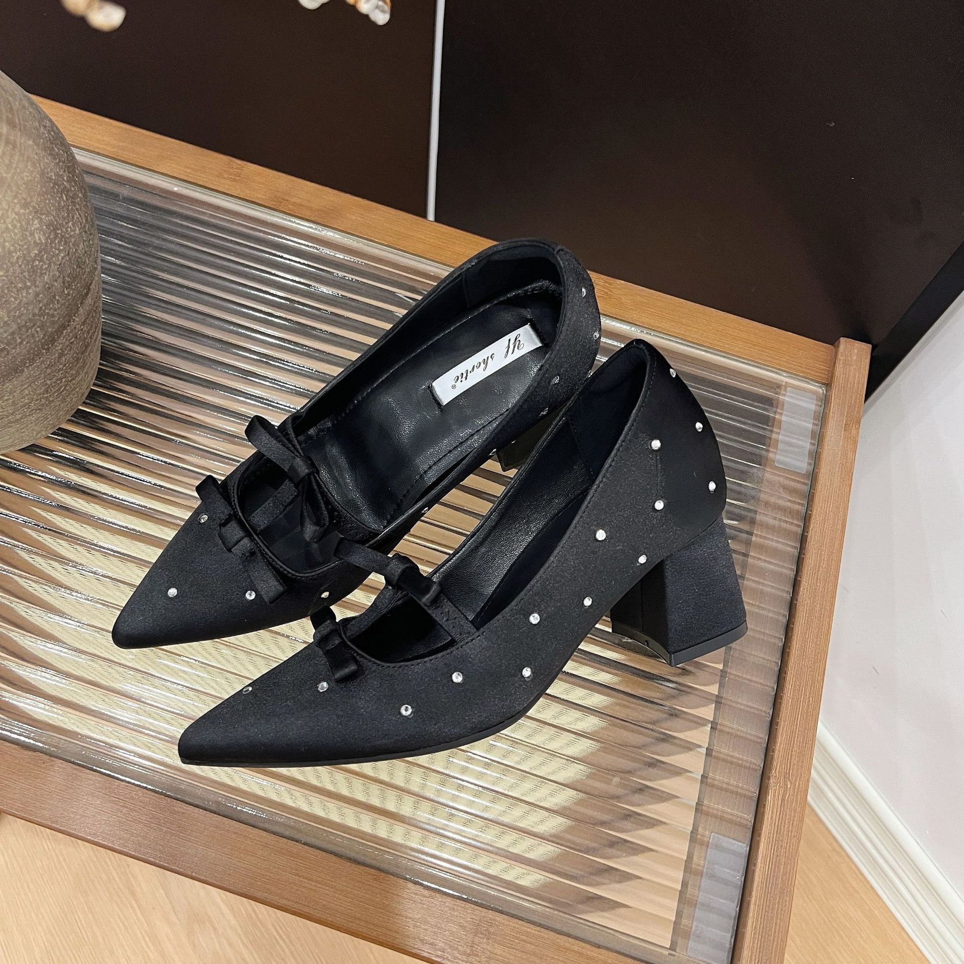 

Inner heightening women s shoes satin bow thick heel single shoes 2025 spring new high-end rhinestone pointed high heels 33
