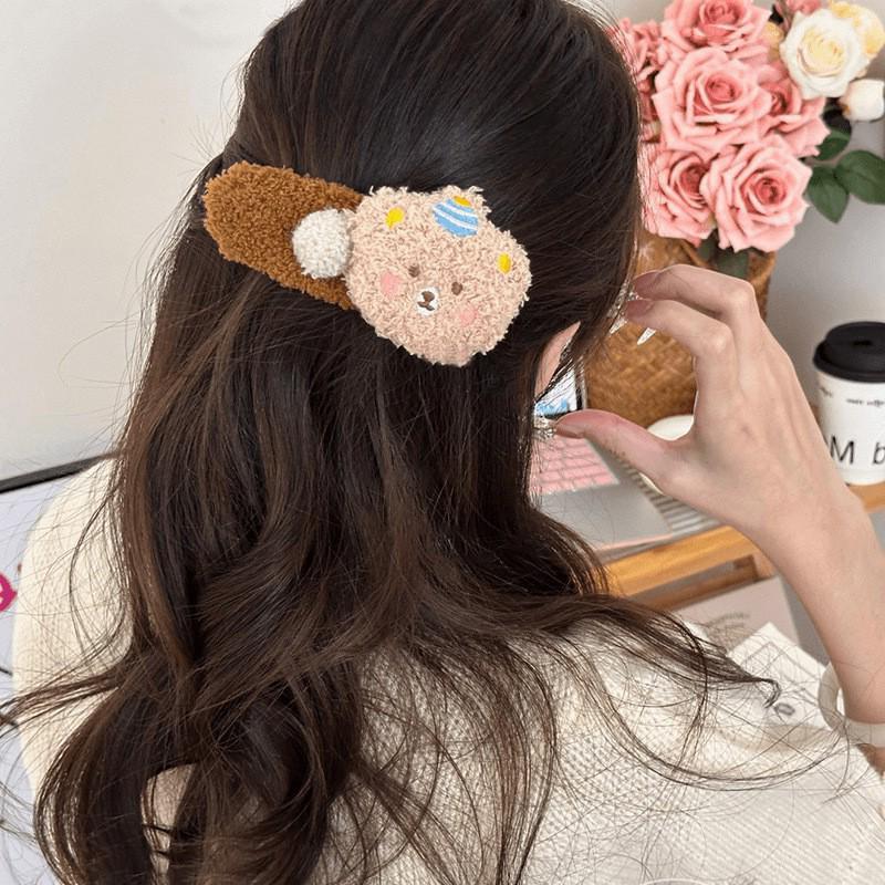 Plush Cartoon Bear Headband: Perfect for Autumn/Winter Skincare, Versatile Outings, and Effortless Style.