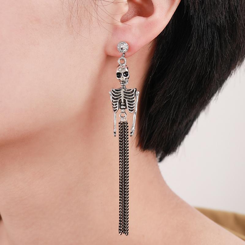 Vintage Punk Skeleton Skull Dangle Clip Earrings for Women Without Piercing Long Exaggerated Halloween Ear Clips Party Jewelry