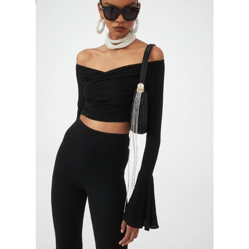 

Женский летний топ с большими расклешенными рукавами и сексуальным воротником M чёрный