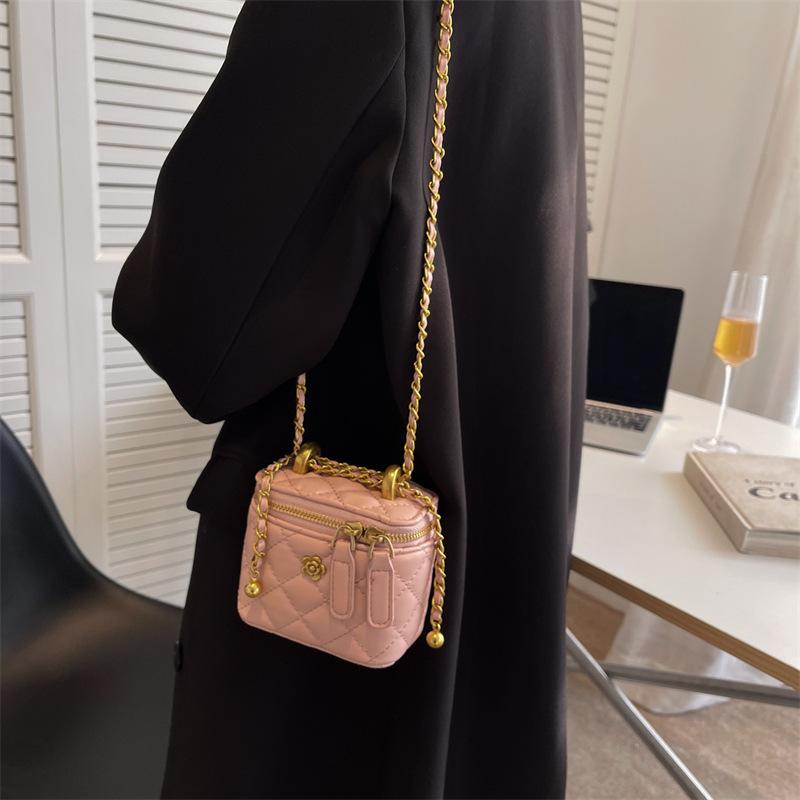 Textured Rhombus Shoulder Bag Women's Bag 2025 New Chain Messenger Bag Small Fragrant Fashion Box Bag Texture Retro