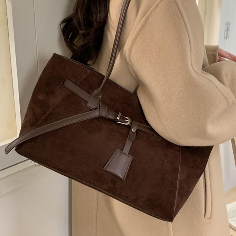 Korean version of niche bag women's 2025 winter new retro shoulder armpit bag large capacity commuter tote bag