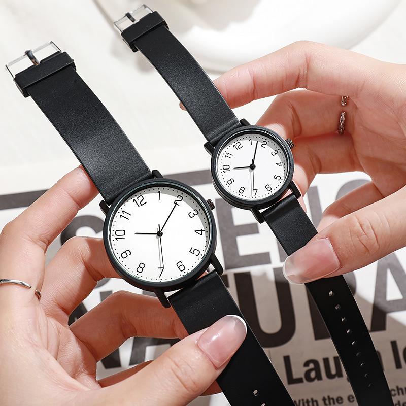 Minimalist Couple Analog Watches Exquisite Leather Watch for Lover Casual Quartz Clock Classic Retro Wristwatch Lovers Gift