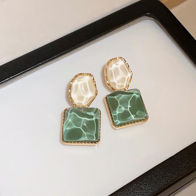 Блестящие смоляные неправильные квадратные серьги-гвоздики Корейские серьги с индивидуальностью Сладкие маленькие свежие серьги