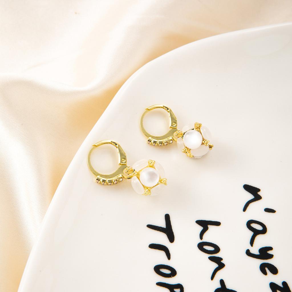 Light Luxury High-End Earrings, Simple Retro Opal Hydrangea Earrings, Women'S Fashion Niche Earrings.