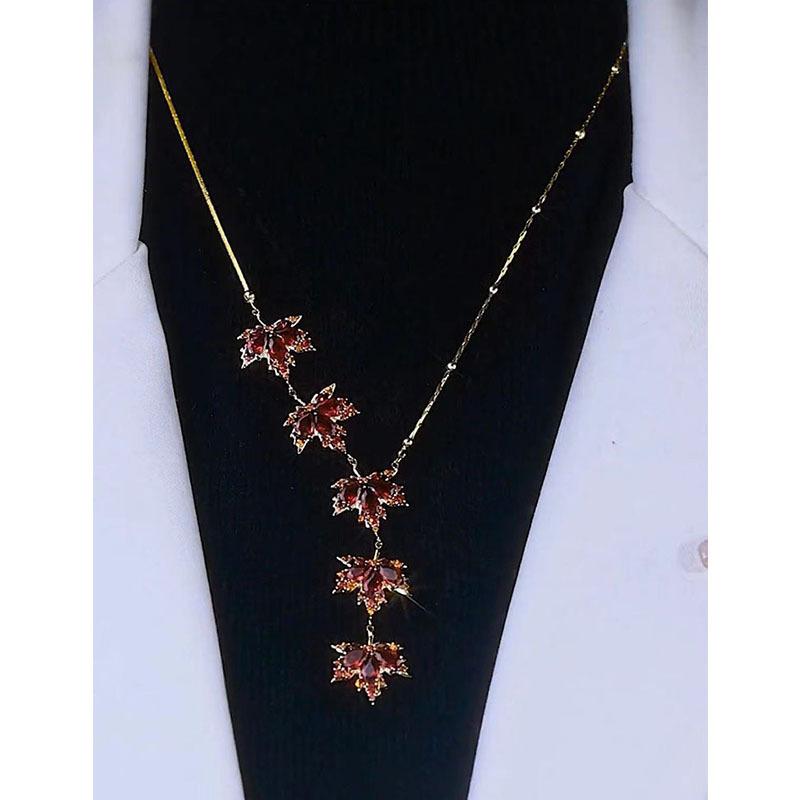 Autumn and winter new light luxury maple leaf necklace niche design long sweater chain high-end temperament fashion necklace jewelry