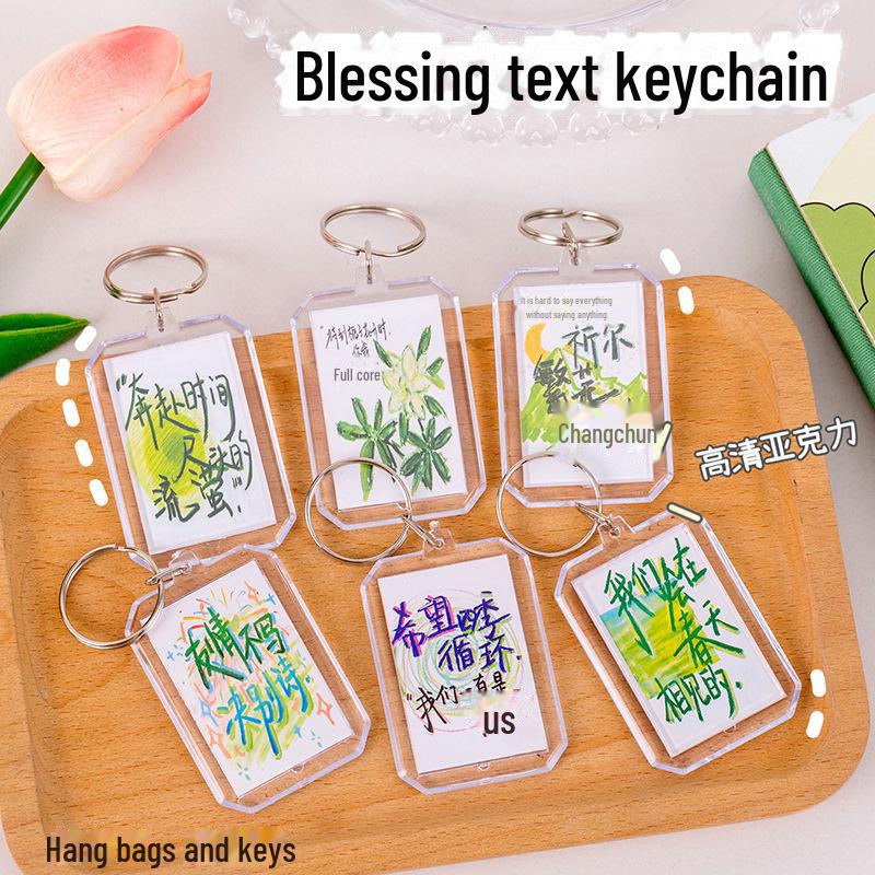 

Вдохновляющий брелок из зеленого акрила – небольшой подарок для друзей и школьных сумок