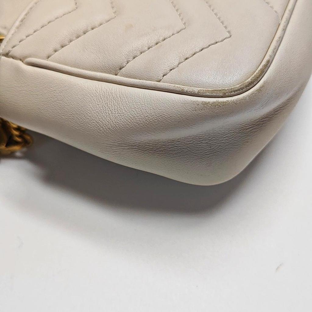 [Usato] Borsa a tracolla mini GG Marmont con logo dorato in pelle trapuntata effetto invecchiato - Buono #1OSS75K