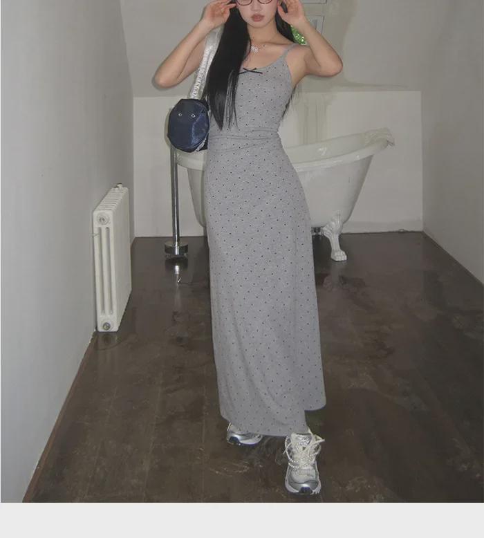 Retro Graues Gepunktetes Spaghettiträger Taillenbetontes Kurzes Kleid