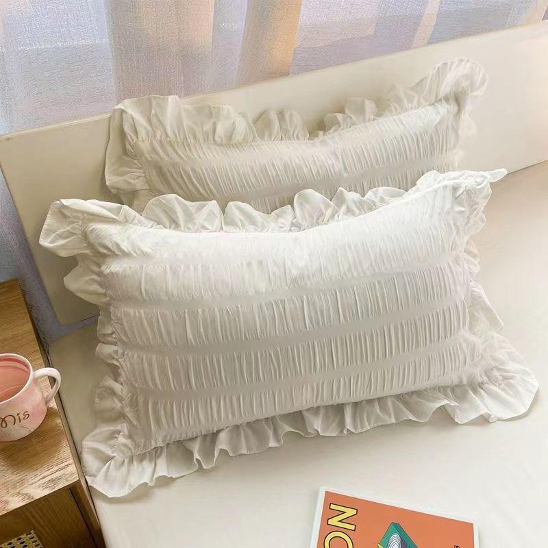 A Pair of Lace Pillowcases 48*74cm for All Seasons
