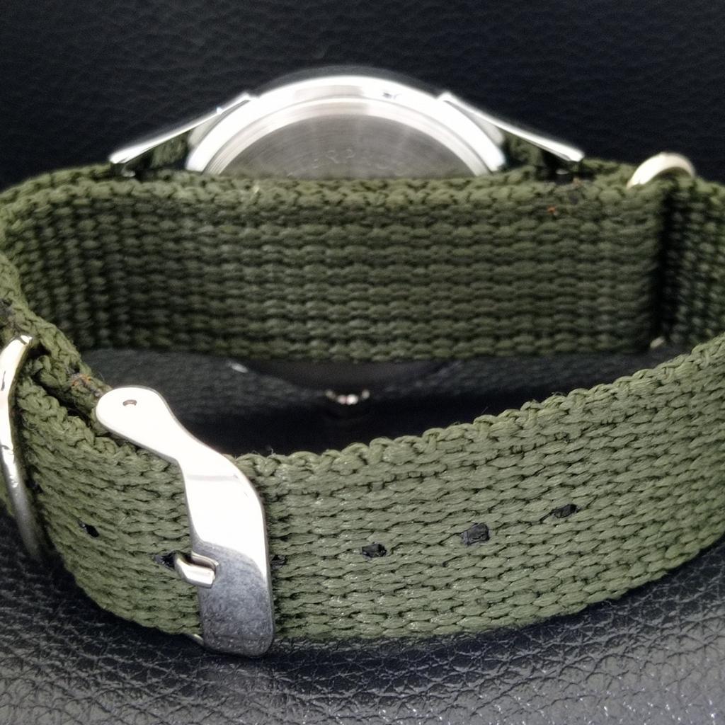 VINTAGE HAND-WINDING REFURBISHED SWISS MENS GREEN COLOR DIAL WATCH a700980-5 R205a-a700980