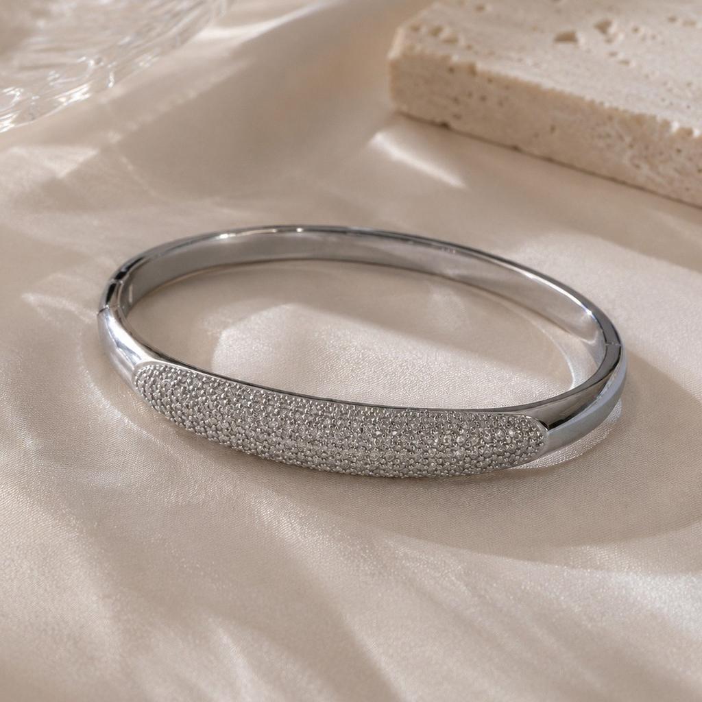 Minimalist Gypsophila Buckle Bracelet with Plain Circle, High-end Minimalist Temperament, Gift-giving and Versatile Hand Accessory
