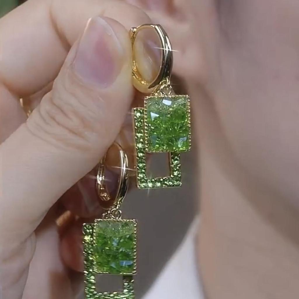 Exquisite Geometric Flower Diamond Stud Earrings - Light Luxury Fashion Style