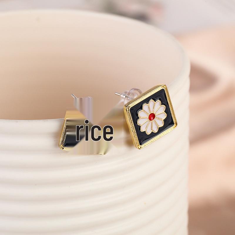 Elegant Black Diamond Silver Needle Earrings: High-End, Fashionable, Versatile Luxury