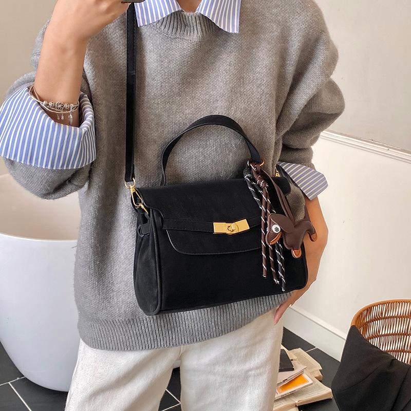 Fashionable and Trendy Crossbody Bag, Single-shoulder Bag, Simple and Large-capacity Casual Commuting Underarm Bag